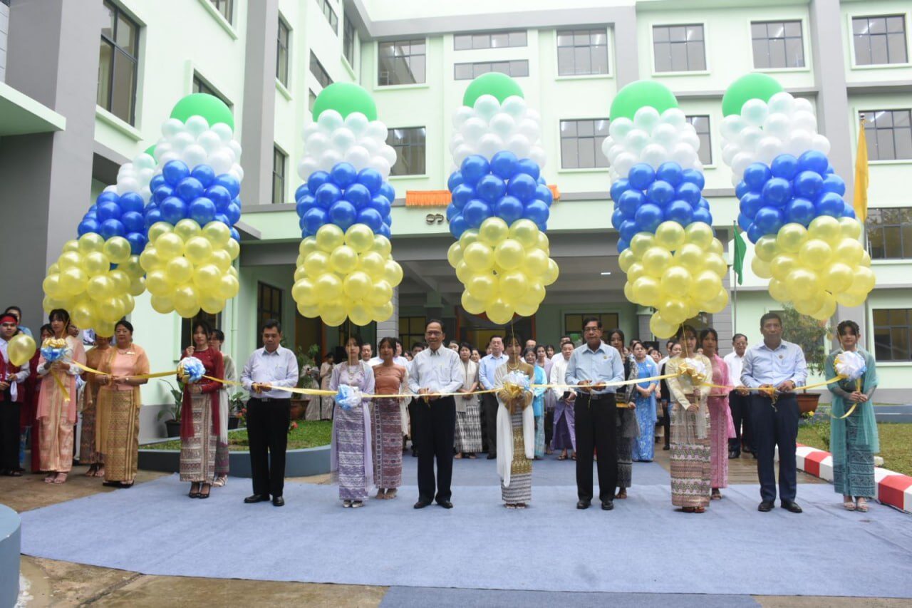 ကျန်းမာရေးဝန်ကြီးဌာန၊ ပြည်ထောင်စုဝန်ကြီး၊ ပါမောက္ခဒေါက်တာသက်ခိုင်ဝင်း၊ ဆေးဘက်ဆိုင်ရာ နည်းပညာတက္ကသိုလ်၊ရန်ကုန်၊ “ဘရဏီဆောင်”နှင့် ဆေးတက္ကသိုလ်(၁)၊ ရန်ကုန်၊ “သမားဂုဏ်ရည်ဆောင်” အဆောက်အဦများ ဖွင့်ပွဲ အခမ်းအနားများသို့တက်ရောက်