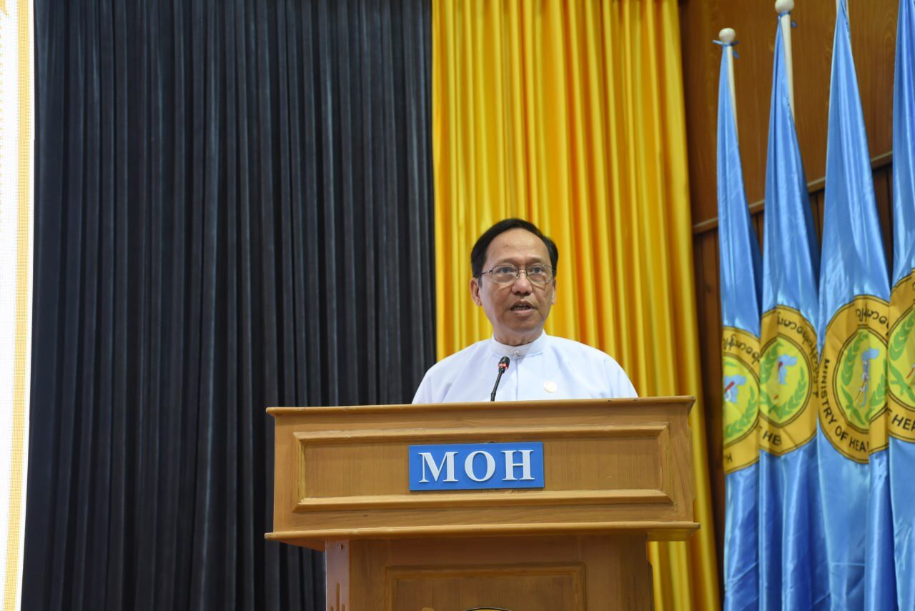 ကျန်းမာရေးဝန်ကြီးဌာန သွားနှင့်ခံတွင်းဆရာဝန်(သစ်လွင်)များအား နိုင်ငံ့ဝန်ထမ်း ပြန်တမ်းဝင်အရာရှိခန့်အပ်လွှာပေးအပ်ခြင်းအခမ်းအနား