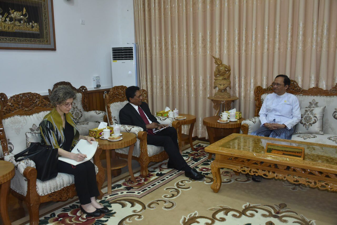 ကျန်းမာရေးဝန်ကြီးဌာန၊ ပြည်ထောင်စုဝန်ကြီး ဒေါက်တာသက်ခိုင်ဝင်းအား ကမ္ဘာ့ကျန်းမာရေးအဖွဲ့ (WHO)မှ ဌာနေကိုယ်စားလှယ် MR. THUSHARA FERNANDO နှင့် အဖွဲ့မှ လာရောက်ဂါရဝပြုတွေ့ဆုံ