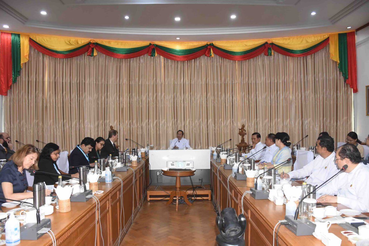 ကျန်းမာရေးဝန်ကြီးဌာန၊ ပြည်ထောင်စုဝန်ကြီး ဒေါက်တာသက်ခိုင်ဝင်းမှ ဆွစ်ဇာလန်နိုင်ငံ၊ ဂျီနီဗာမြို့အခြေစိုက် GAVI အဖွဲ့မှ SENIOR COUNTRY MANAGER MR. DIRK GEHL နှင့် အဖွဲ့အား လက်ခံတွေ့ဆုံ