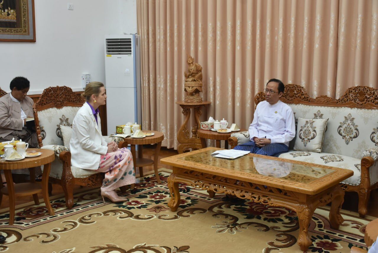 ကျန်းမာရေးဝန်ကြီးဌာန၊ ပြည်ထောင်စုဝန်ကြီး ဒေါက်တာသက်ခိုင်ဝင်း ကုသလမဂ္ဂစီမံကိန်း ဝန်ဆောင်မှုရုံး(UNITED NATIONS OFFICE FOR PROJECT SERVICES-UNOPS)မှ COUNTRY DIRECTOR ဖြစ်သူ MS. SARA AUSTIN NETZER ဉီးဆောင်သည့် ကိုယ်စားလှယ်အဖွဲ့အား လက်ခံတွေ့ဆုံ