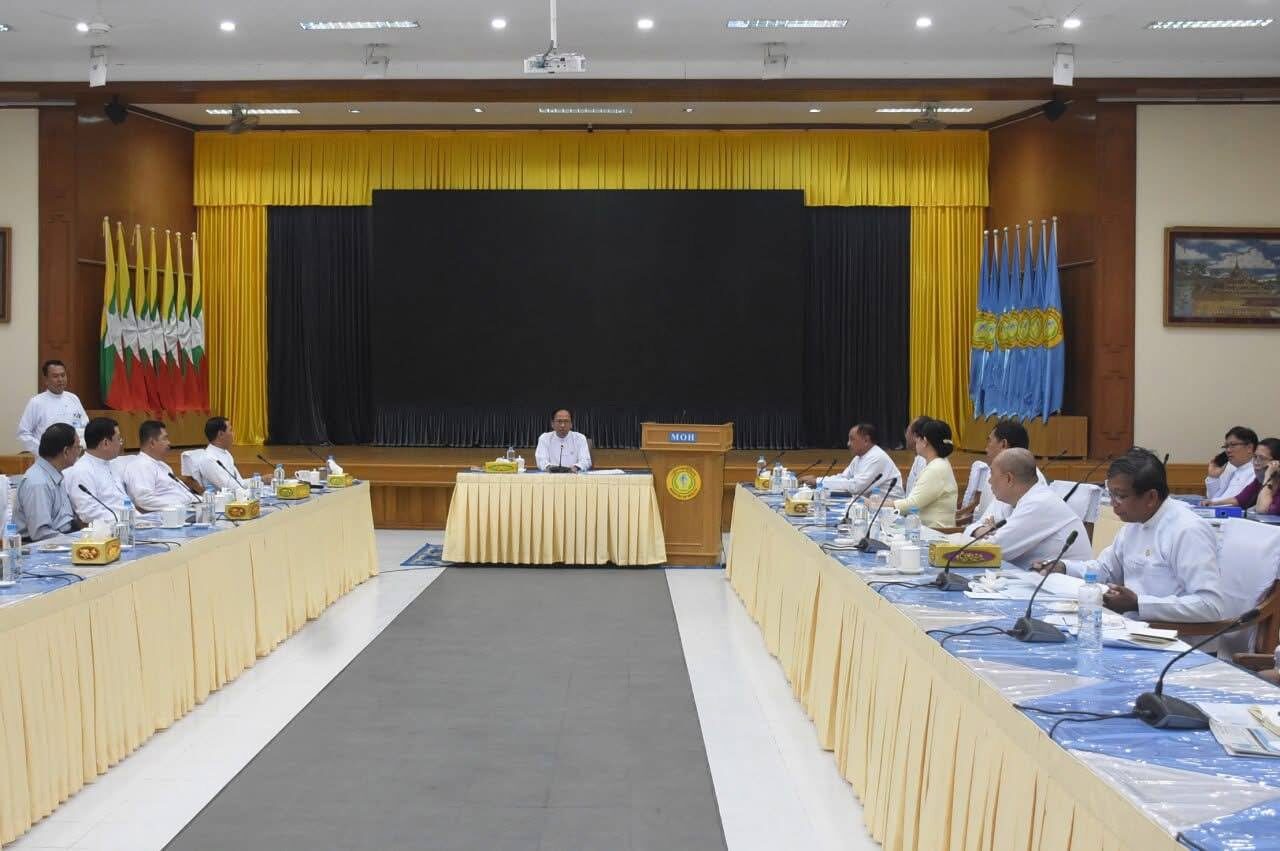 ကျန်းမာရေးဝန်ကြီးဌာန ပြည်ထောင်စုဝန်ကြီး ပါမောက္ခ ဒေါက်တာသက်ခိုင်ဝင်း ဒုတိယဝန်ကြီး ပါမောက္ခဒေါက်တာအေးထွန်း၊ ညွှန်ကြားရေးမှူးချုပ်များနှင့် တာဝန်ရှိသူများ ကျန်းမာရေးစောင့် ရှောက်မှု လုပ်ငန်းကော်မတီ နေ့စဉ်အစည်းအဝေးကျင်းပခြင်းနှင့် လုပ်ငန်းများပုံမှန်ဆောင်ရွက်နေမှုများအား လှည့်လည်ကြည့်ရှု