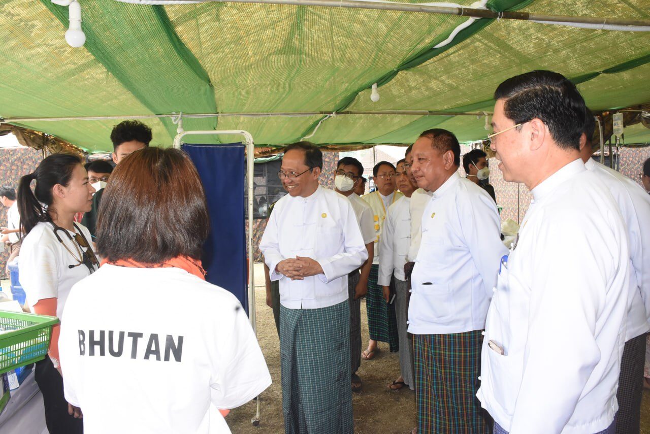 ကျန်းမာရေးဝန်ကြီးဌာန၊ ပြည်ထောင်စုဝန်ကြီး ပါမောက္ခ ဒေါက်တာသက်ခိုင်ဝင်း ပေါင်းလောင်းအားကစားကွင်း နှင့် ရွှေကြာပင်အားကစားကွင်းရှိ ယာယီဆေးရုံများသို့ သွားရောက်ကြည့်ရှုစစ်ဆေး