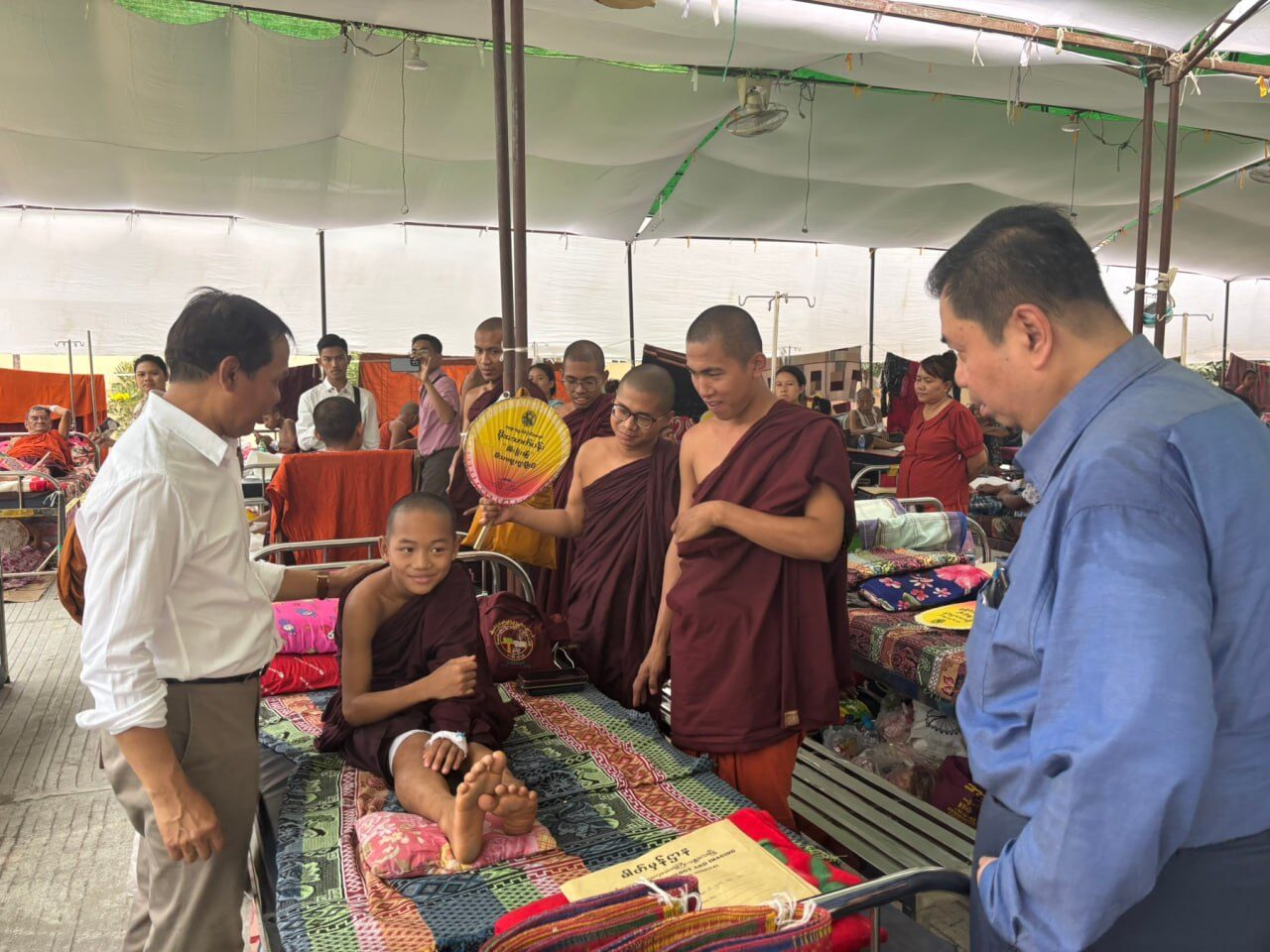 ကျန်းမာရေးဝန်ကြီးဌာန၊ ဒုတိယဝန်ကြီး ပါမောက္ခ ဒေါက်တာအေးထွန်း၊ မန္တလေးမြို့တွင် ငလျင်ကြောင့် ထိခိုက်ပျက်စီးခဲ့သည့် ပြည်သူ့ဆေးရုံများနှင့် ရုံးအဆောက်အအုံများသို့ သွားရောက်ကြည့်ရှု၍ ဝန်ထမ်းများကို အားပေးစကားပြောကြား