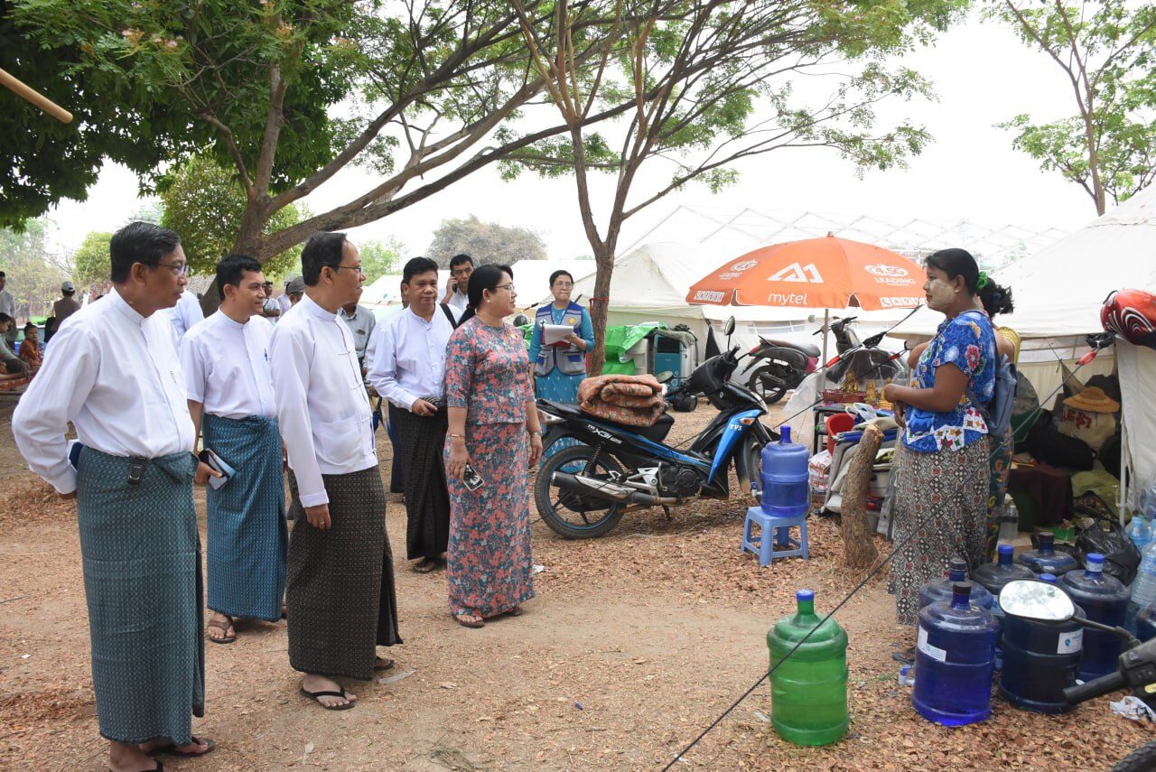 ကျန်းမာရေးဝန်ကြီးဌာန၊ ပြည်ထောင်စုဝန်ကြီး ပါမောက္ခ ဒေါက်တာသက်ခိုင်ဝင်း ယာယီရွှေ့ပြောင်းနေထိုင်သည့် ကျန်းမာရေးဝန်ထမ်းများအား သွားရောက်ကြည့်ရှုအားပေး၊ အစားအသောက်နှင့်ဆေးဝါးကွပ်ကဲရေးဦးစီးဌာနရုံးချုပ်သို့ သွားရောက်ကြည့်ရှု