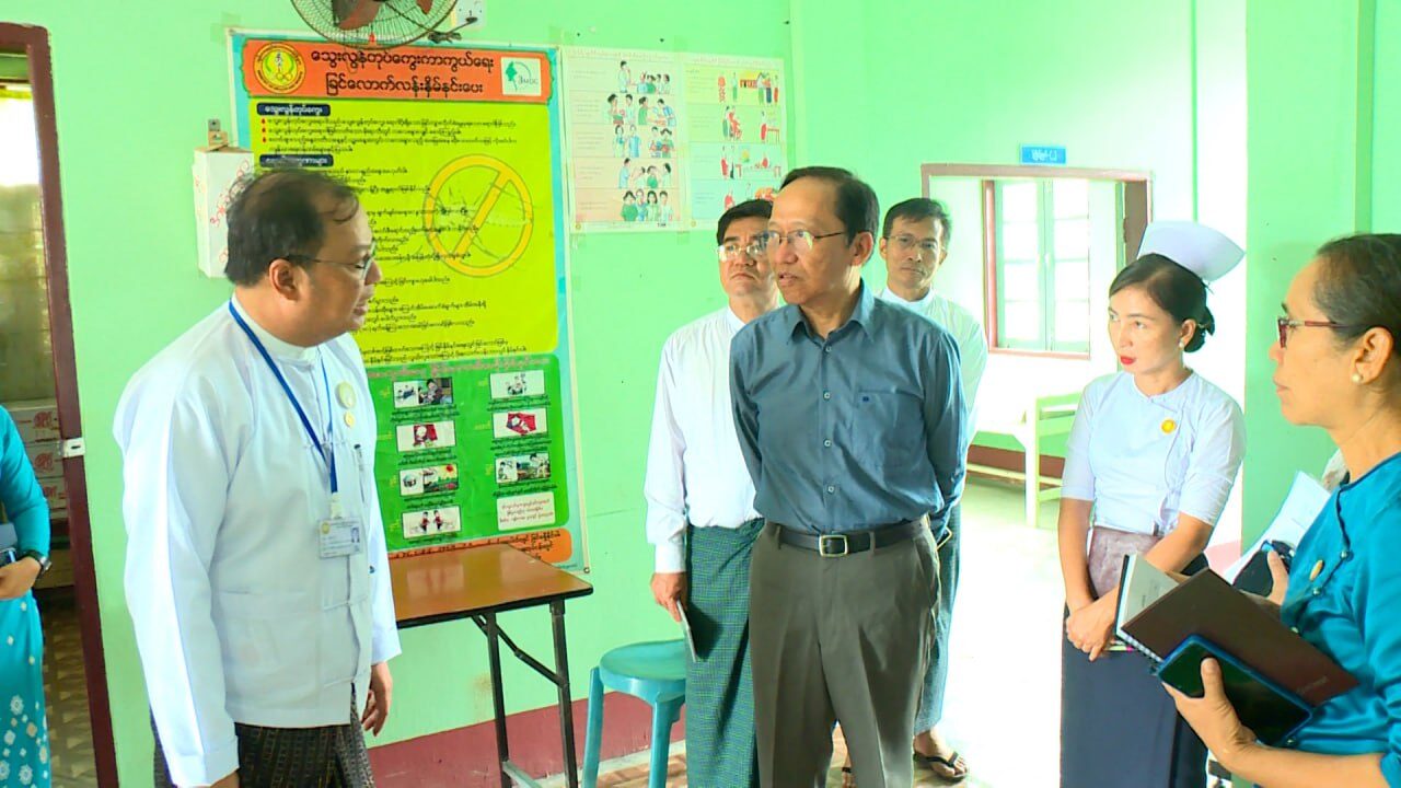 ကျန်းမာရေးဝန်ကြီးဌာန ပြည်ထောင်စုဝန်ကြီး ပါမောက္ခဒေါက်တာသက်ခိုင်ဝင်း ဒဂုံမြို့သစ်-တောင်ပိုင်းမြို့နယ်ရှိ လေးထောင့်ကန်တိုက်နယ်ဆေးရုံနှင့် ကျေးလက်ကျန်းမာရေးဌာန(RHC)သို့ သွားရောက်ကြည့်ရှုစစ်ဆေး