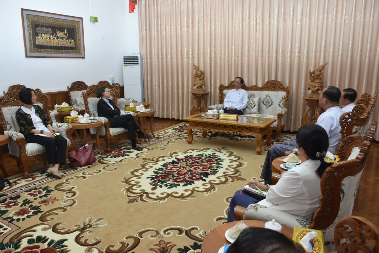 ကျန်းမာရေးဝန်ကြီးဌာန၊ ပြည်ထောင်စုဝန်ကြီး ဒေါက်တာသက်ခိုင်ဝင်းအား ဂျီနီဗာမြို့အခြေစိုက် ကမ္ဘာလုံးဆိုင်ရာရန်ပုံငွေအဖွဲ့ (The Global Fund) ရုံးချုပ်မှ Senior Fund Portfolio Manager Ms. Maria Iazskun Gaviria Ayucar ဦးဆောင်သည့်ကိုယ်စားလှယ်အဖွဲ့မှ လာရောက်ဂါရဝပြုတွေ့ဆုံ