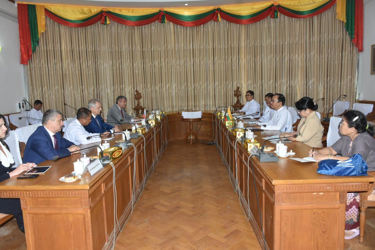 ကျန်းမာရေးဝန်ကြီးဌာန၊ ပြည်ထောင်စုဝန်ကြီးဒေါက်တာသက်ခိုင်ဝင်းမှ ရုရှားဖက်ဒရေးရှင်းနိုင်ငံ၊ စိန့်ပီတာစဘတ်အစိုးရအဖွဲ့ဝင်၊ ပြည်ပဆက်ဆံရေးကော်မတီ ဥက္ကဋ္ဌ Mr. Evgeny Grigoryev အားလက်ခံတွေ့ဆုံ