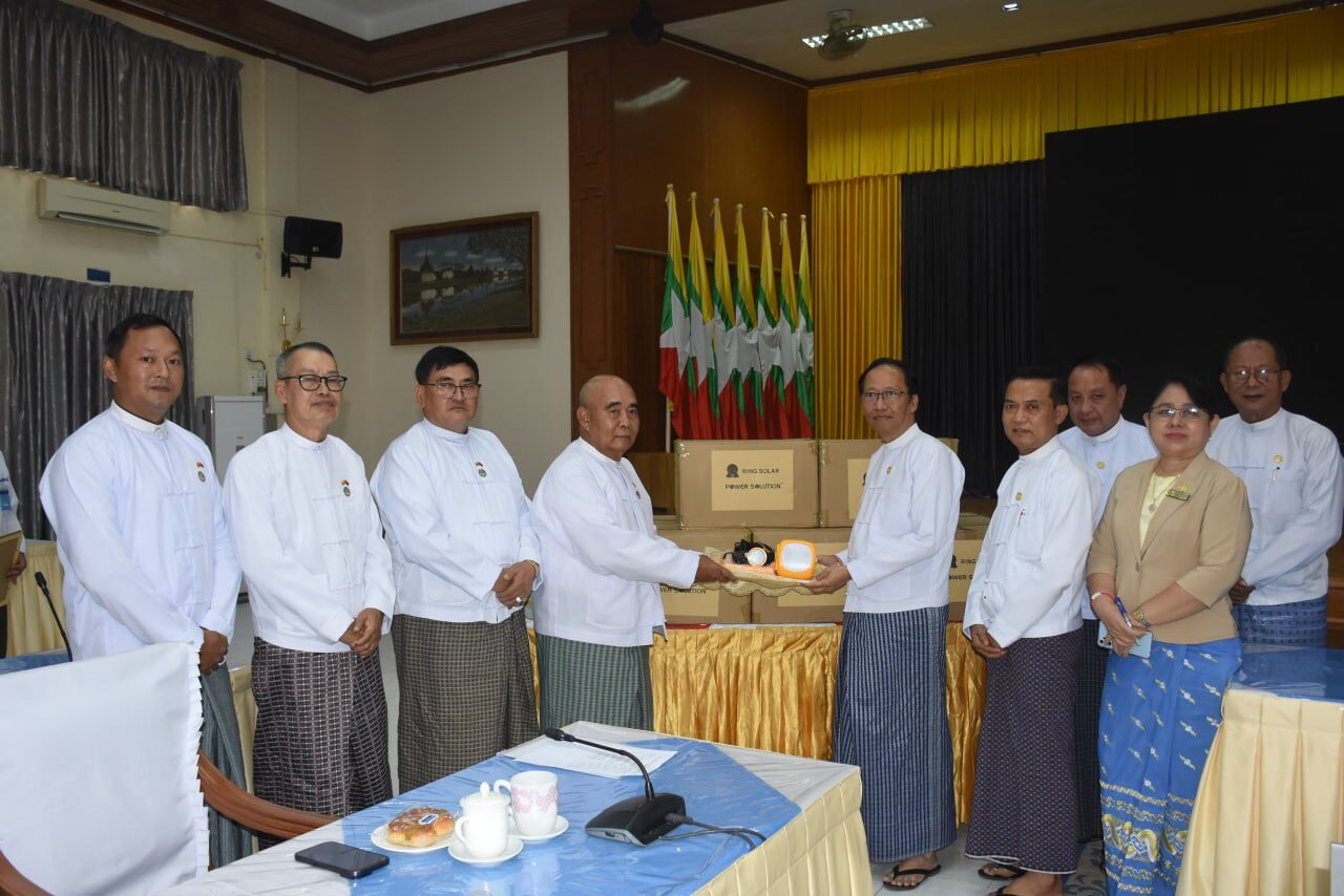 ကျန်းမာရေးဝန်ကြီးဌာန၊ ပြည်ထောင်စုဝန်ကြီး ဒေါက်တာသက်ခိုင်ဝင်းထံ တရုတ်ပြည်သူ့သမ္မတနိုင်ငံ Blue Sky Rescue Team မှ Solar Solution Set များလာရောက်လှူဒါန်း