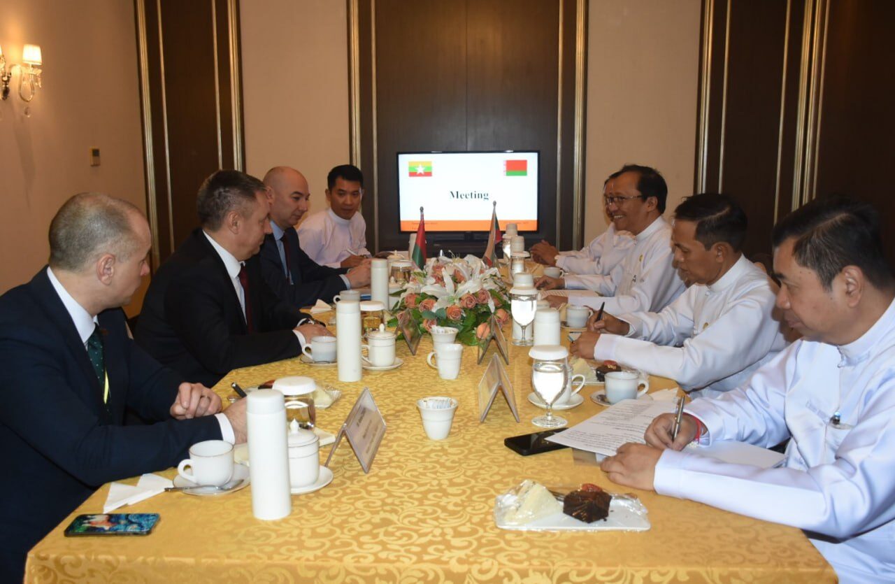 ကျန်းမာရေးဝန်ကြီးဌာန၊ ပြည်ထောင်စုဝန်ကြီး ဒေါက်တာသက်ခိုင်ဝင်း သည် ဘယ်လာရုစ်သမ္မတနိုင်ငံ၊ ကျန်းမာရေးဝန်ကြီး H.E. Mr. Aliaksandr KHAJAYEU နှင့် စိုက်ပျိုးမွေးမြူရေးဝန်ကြီး H.E. Yury HORLAU တို့အားလက်ခံတွေ့ဆုံ