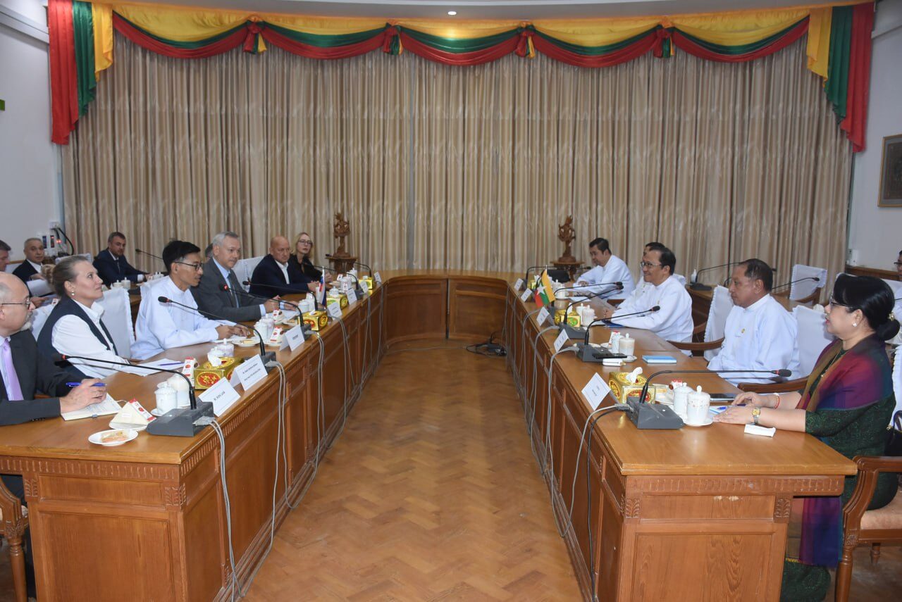 ကျန်းမာရေးဝန်ကြီးဌာန၊ ပြည်ထောင်စုဝန်ကြီးဒေါက်တာသက်ခိုင်ဝင်းမှ   ရုရှားဖက်ဒရေးရှင်းနိုင်ငံ၊ နိုဗိုစီဗစ်ဒေသအုပ်ချုပ်ရေးမှူး H.E Mr. Andrei Travnikov အားတွေ့ဆုံ၊ နှစ်နိုင်ငံ ဆေးဘက်ဆိုင်ရာ ဆရာဝန်များ၊ အထူးကုဆရာဝန်များပူးပေါင်း၍ Online မှတစ်ဆင့် တိုင်ပင်ဆွေးနွေးကုသမှုလုပ်ငန်းများ ဆောင်ရွက်နိုင်ရေးကိစ္စရပ်များဆွေးနွေး