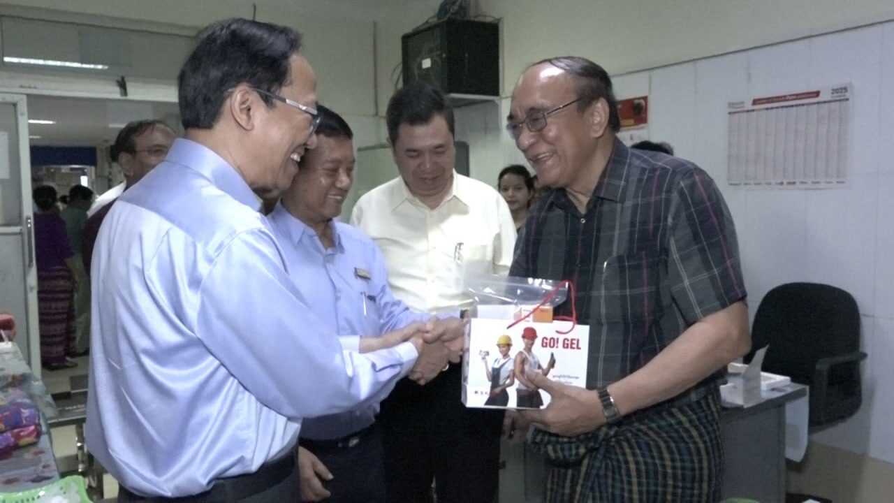 ကျန်းမာရေးဝန်ကြီးဌာန ပြည်ထောင်စုဝန်ကြီး ပါမောက္ခဒေါက်တာသက်ခိုင်ဝင်း ရန်ကုန်ပြည်သူ့ ဆေးရုံကြီး၌ သက်ကြီးဆရာဝန်ကြီးများ ကျန်းမာရေးစစ်ဆေးကုသမှုနှင့် ဆေးတက္ကသိုလ်(၂)၊ ရန်ကုန်၏ ကျောင်းသား/ကျောင်းသူအိပ်ဆောင်များအား လှည့်လည်ကြည့်ရှု