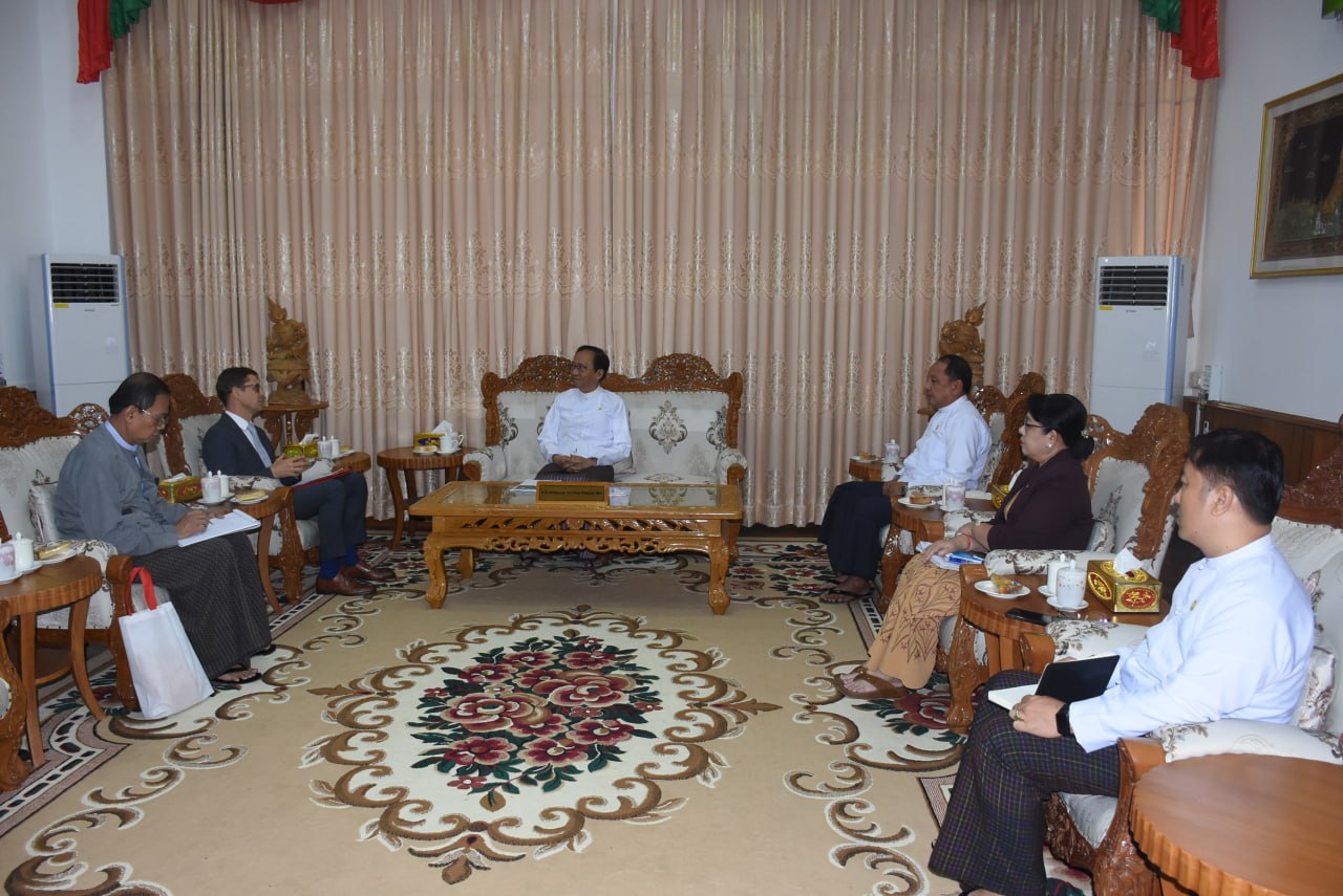 ပြည်ထောင်စုဝန်ကြီးဒေါက်တာသက်ခိုင်ဝင်း အပြည်ပြည်ဆိုင်ရာကြက်ခြေနီကော်မတီ၏ ဌာနေကိုယ်စားလှယ် မစ္စတာ အားနော့ဒီဘေ့ခ်အား လက်ခံတွေ့ဆုံ